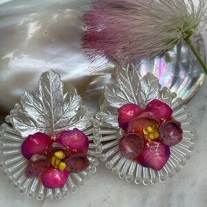 NIB Vintage Seas Shell 🐚 Earrings /Pin Up Girl Seas Shell Clip Ons / Retro